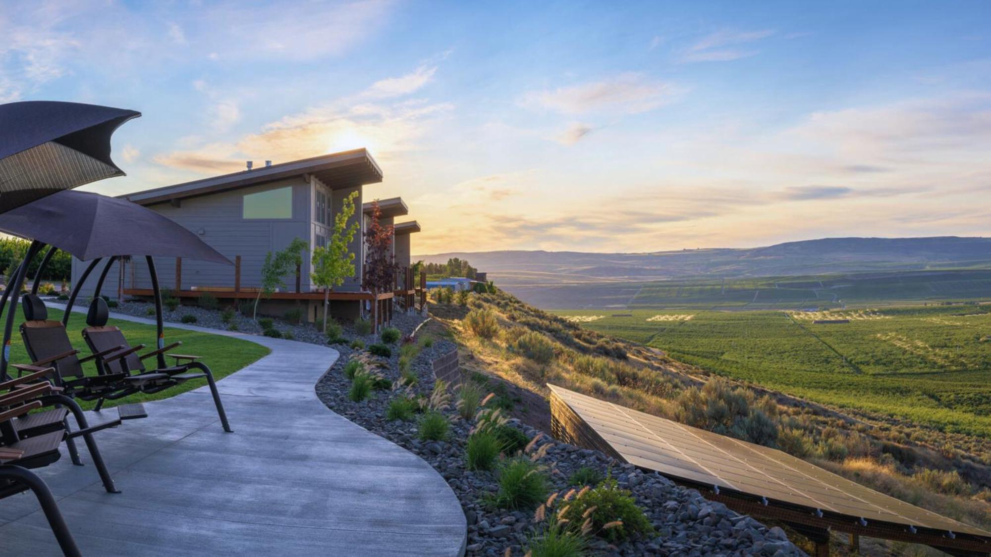 Отель Lone Point Cellars Brewster Экстерьер фото